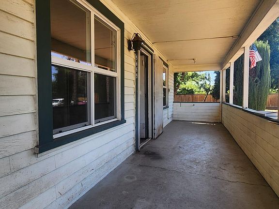 3rd image of 5469 E Tulare St