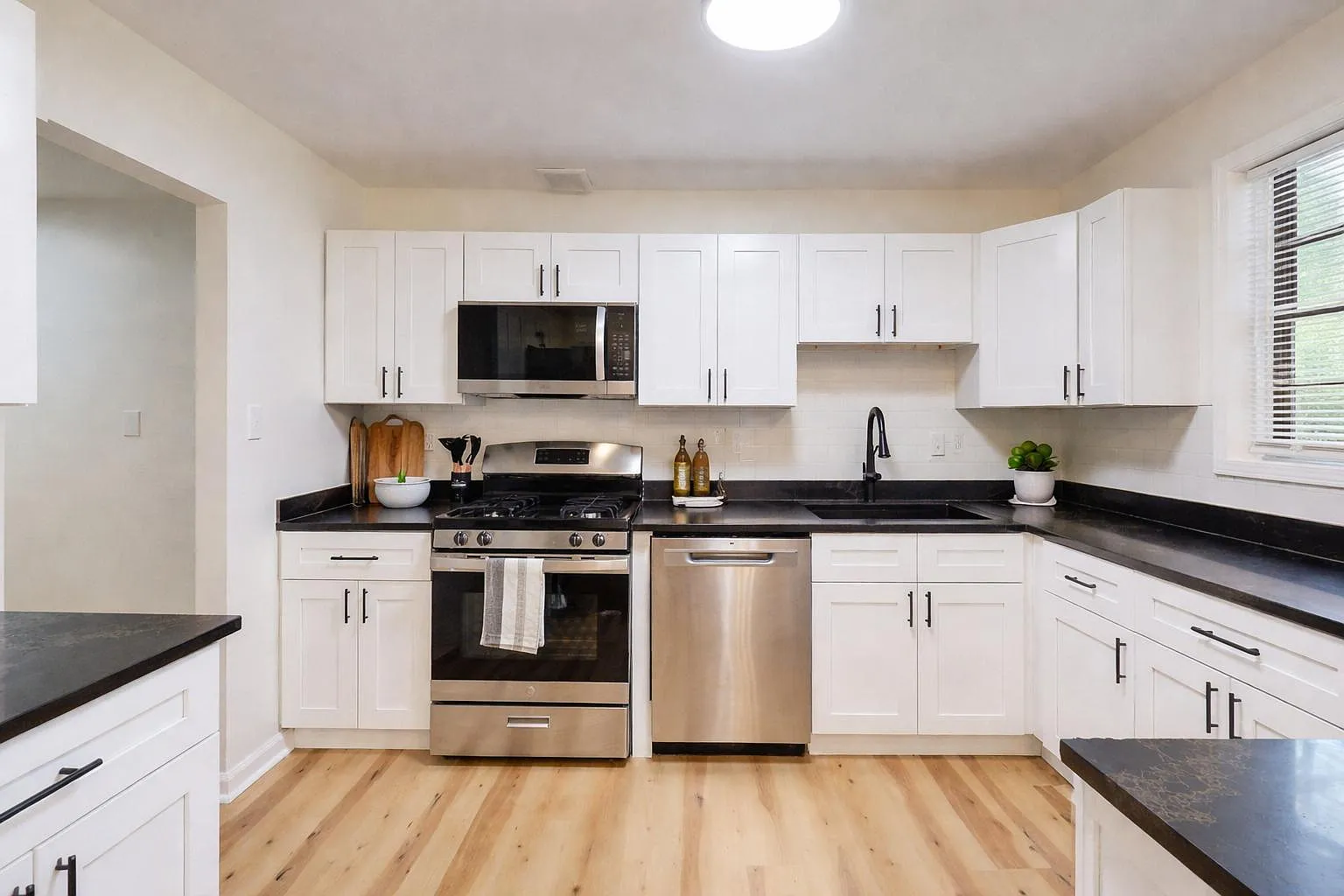 4 bed, 4.0 bath, 1288 sqft, $910 — Photo 4
