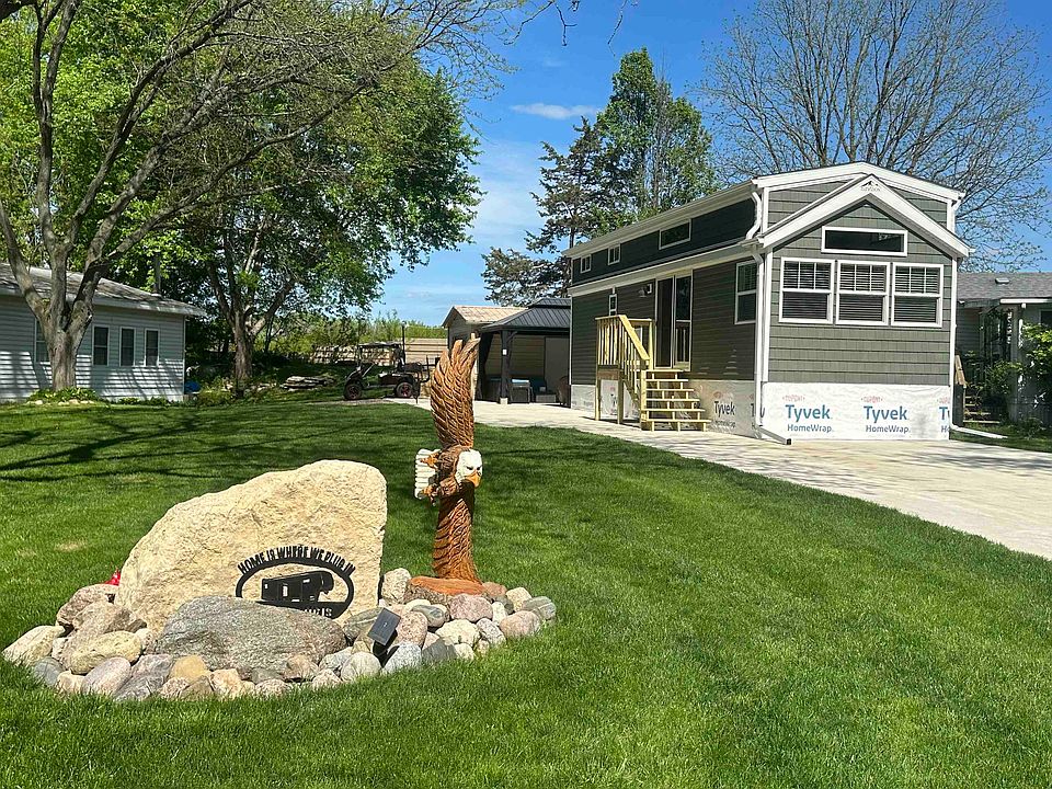 1st image of 121 E Meadow Cir