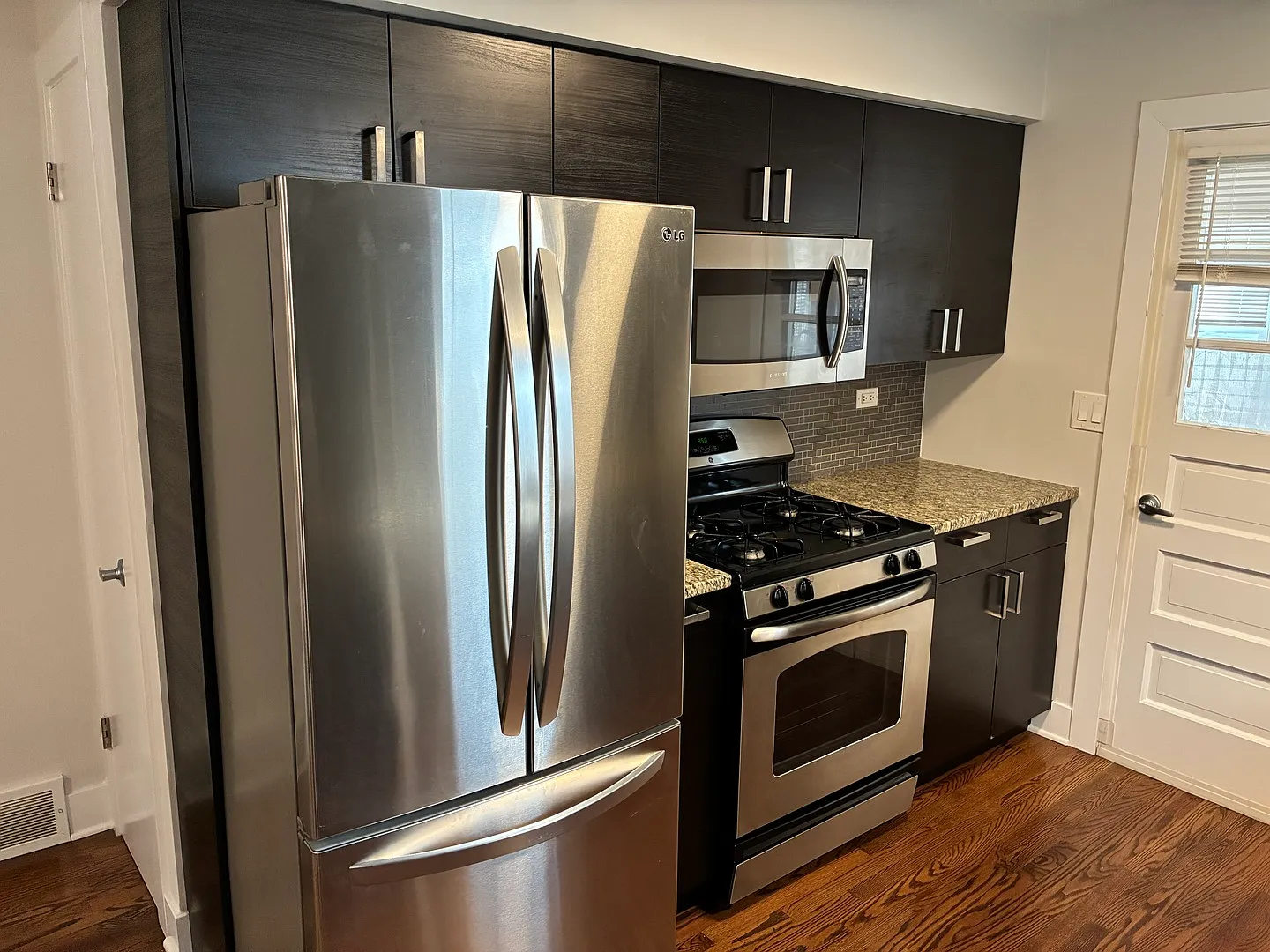 2 bed, 1.0 bath, 1200 sqft, $2,450 — Photo 4
