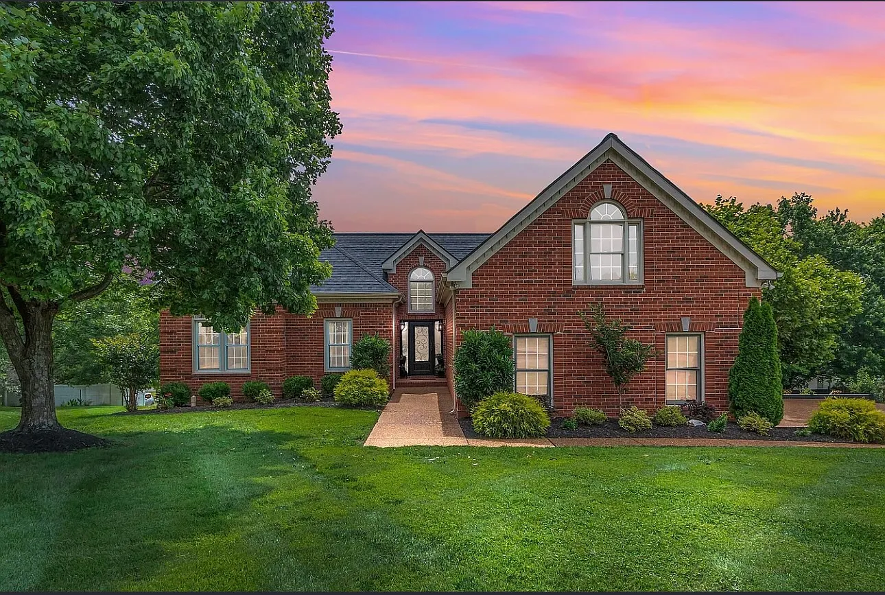 4 bed, 2022 sqft, $4,000 — Photo 1