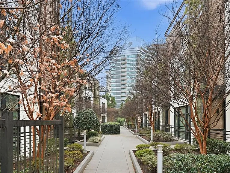 721 Longleaf Dr NE #1 — Photo 6