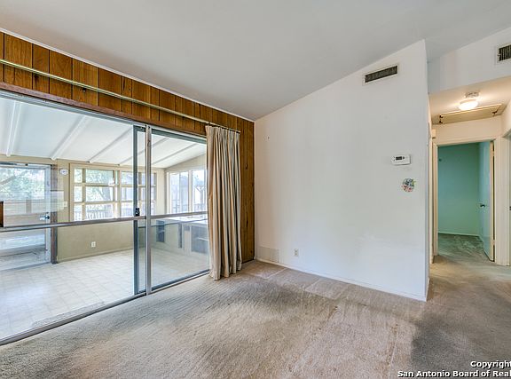 4th image of 213 Regal Oaks Dr