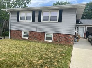 2412 Ivy Ln, Decatur, IL 62521