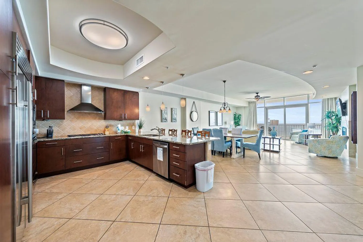 3 bed, 4.0 bath, 2292 sqft, $7,565 — Photo 3