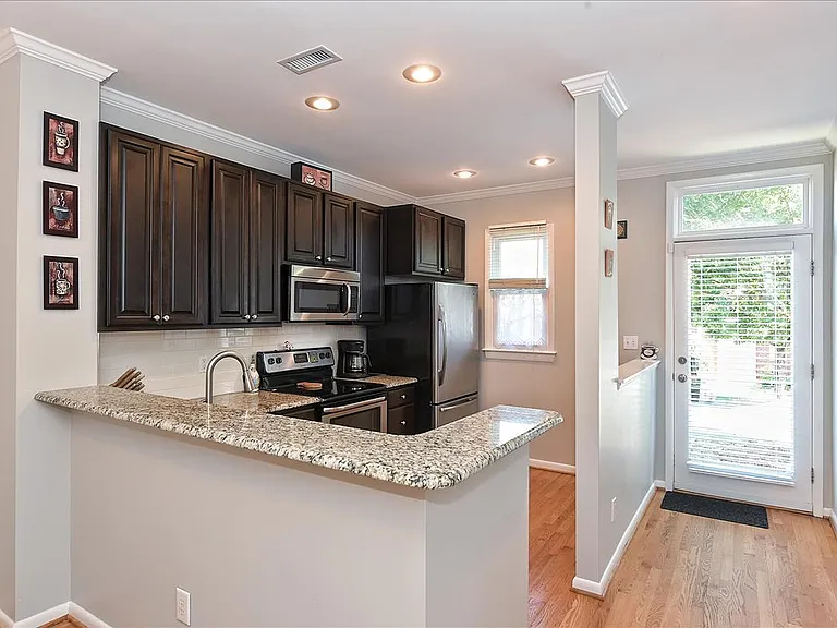 2723 Dilworth Heights Ln — Photo 2