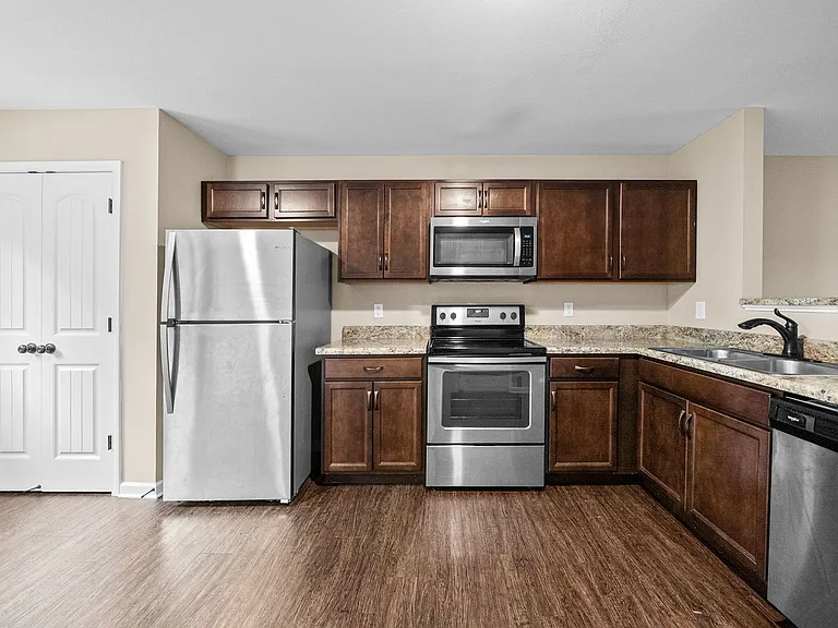 148 Center Pointe Dr — Photo 10