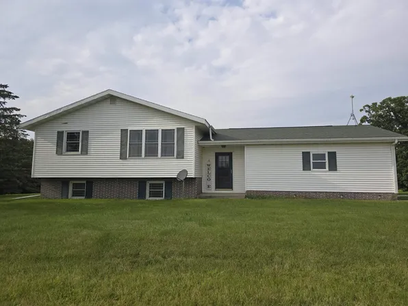2522 Pole Line Rd, Decorah, IA 52101