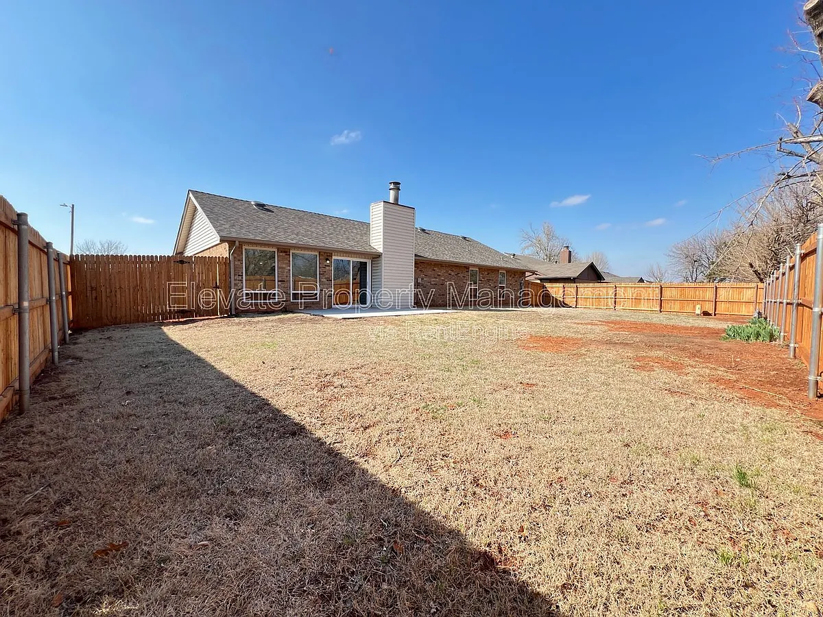 Building Photo - 12400 Doons Dr