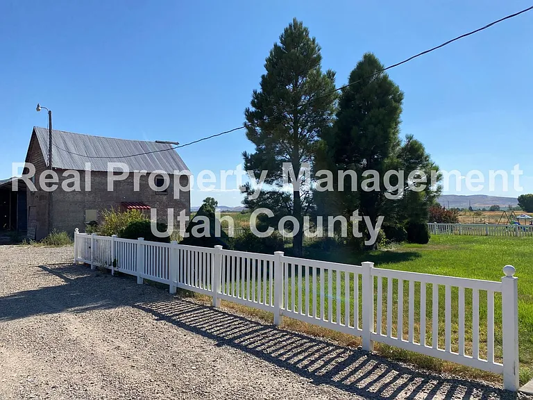 1285 W Utah Ave — Photo 42