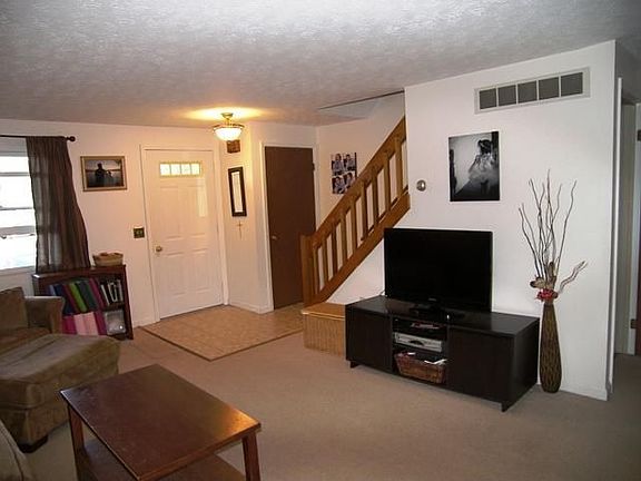 3rd image of 11 Southfield Dr