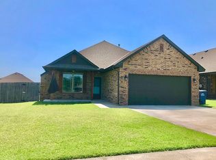 216 Timber Ln, Harrah, OK 73045