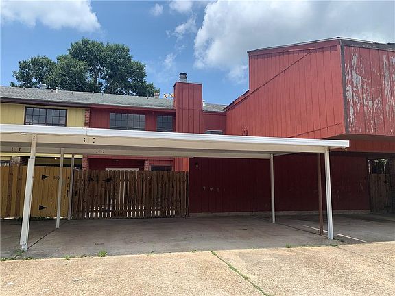 2nd image of 1608 Chimney Wood Ln #1608