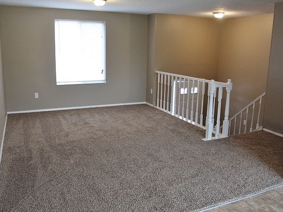 3rd image of 815 N Bremerton Dr