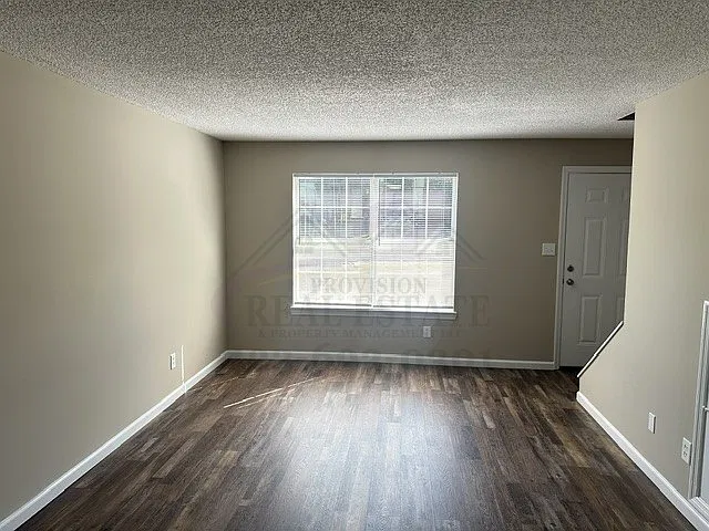 2 bed, 1.5 bath, $1,095 — Photo 3