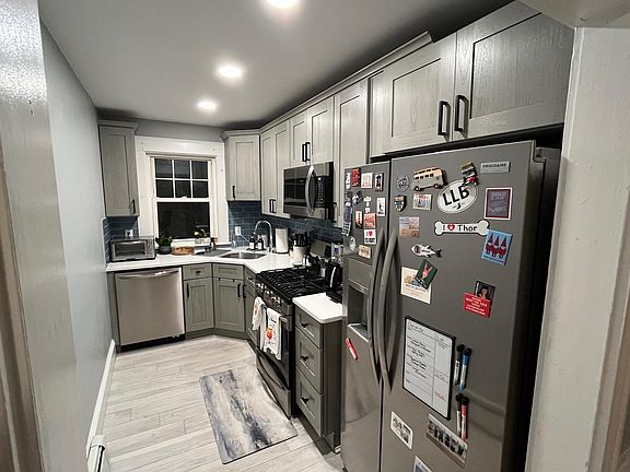 Updated kitchen with SS appliances, gas cooking, and ice and water dispenser