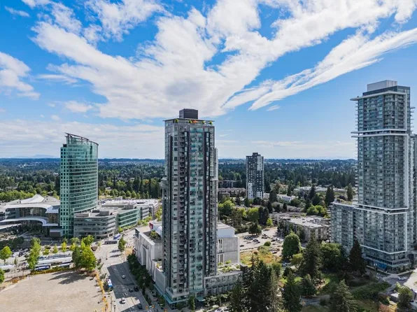 13438 Central Ave #2105, Surrey, BC V3T 0N2