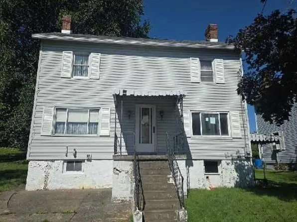 102 Cambruzzi Hill Rd, Irwin, PA 15642