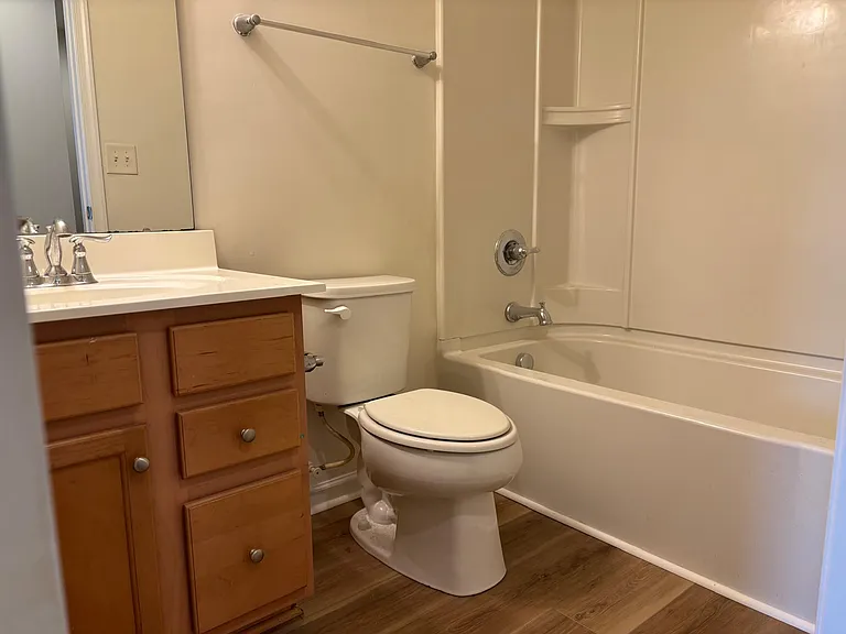 2528 Silverthorn Dr — Photo 14