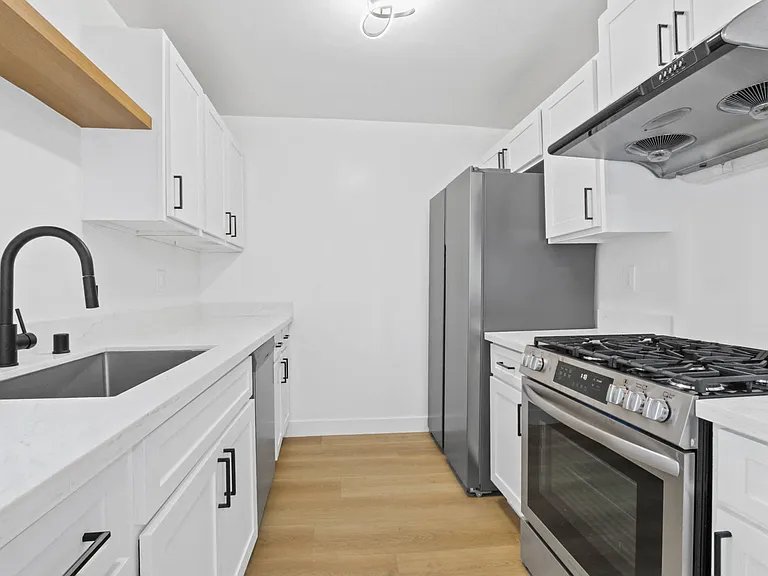 10310 Regent — Photo 29