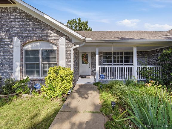 2nd image of 202 Remington Pl