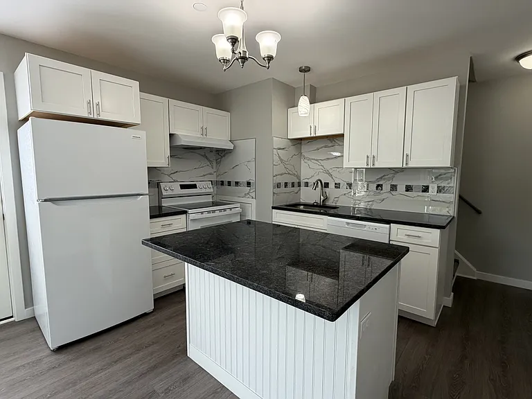 30-32 Osborne St #4 — Photo 9