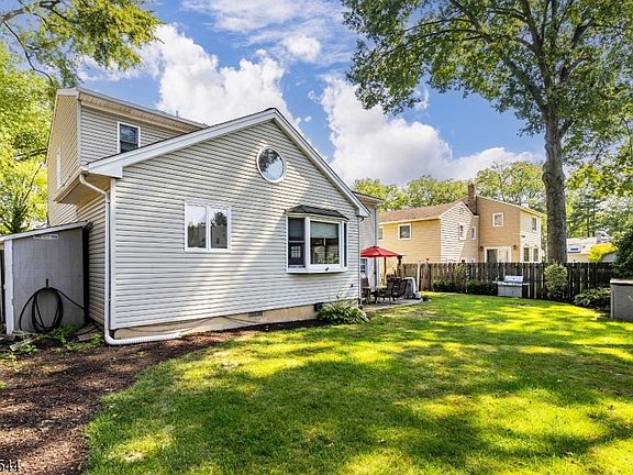 5th image of 111 Shadowlawn Way