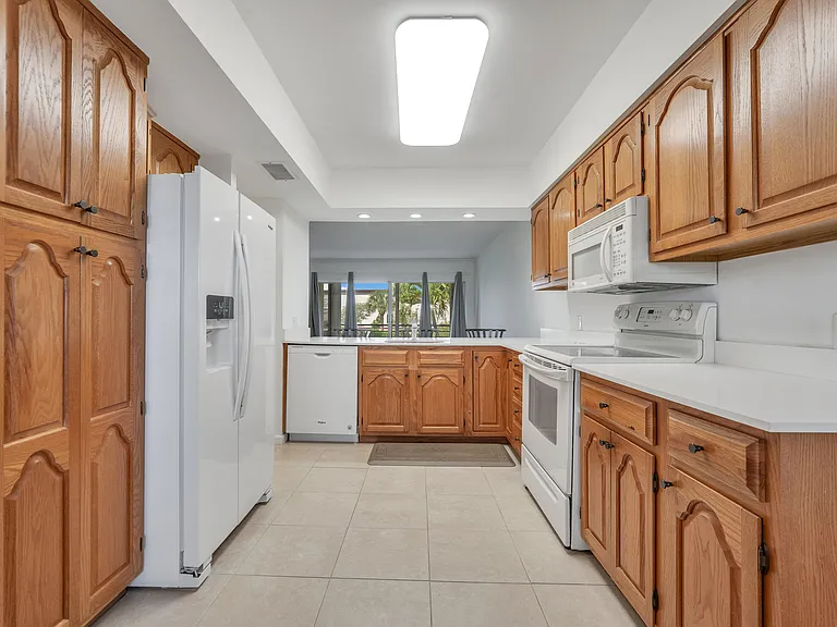 3075 Gardens East Dr #24 — Photo 7