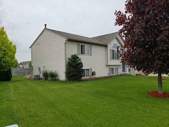 4th image of 402 Summer Circle Dr SE