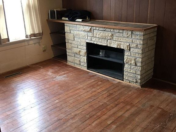 2nd image of 821 S Summit St