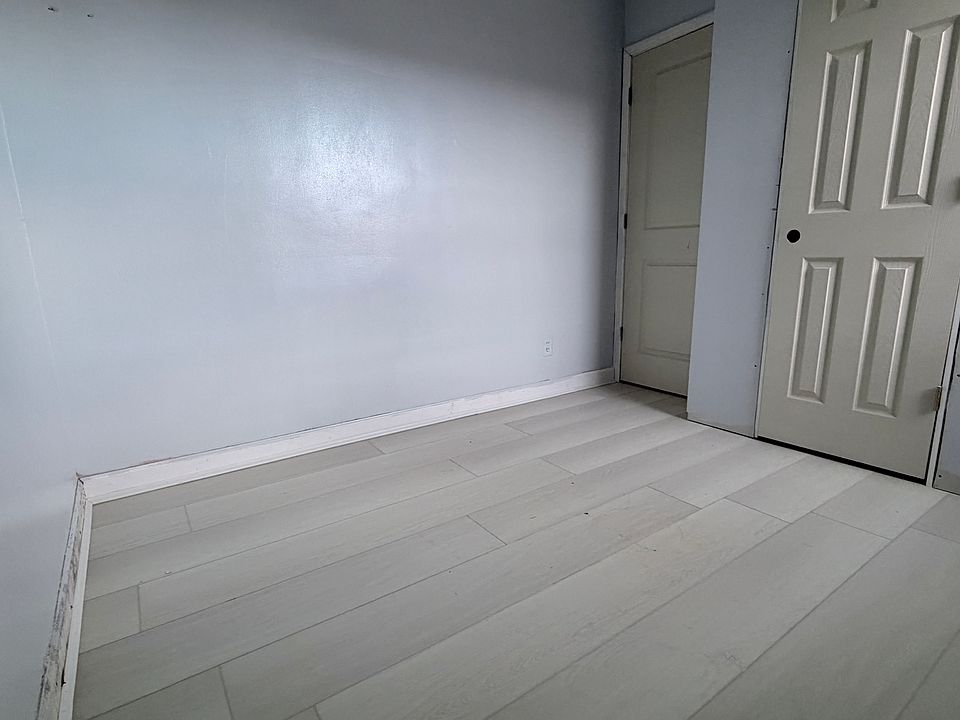 23142 Van Dyke Ave #1, photo 6