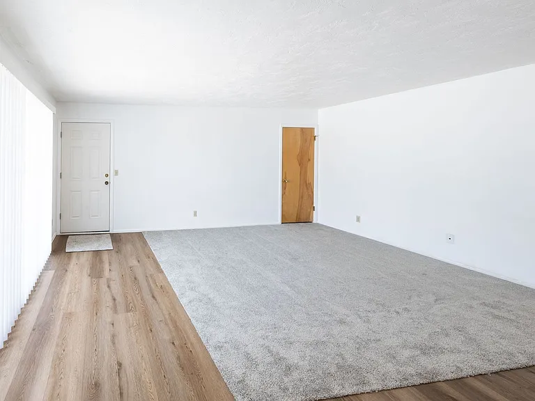 716 S Saturn Ave #1-4 — Photo 5