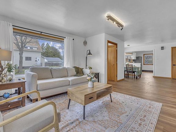 4th image of 1147 Logan AVENUE
