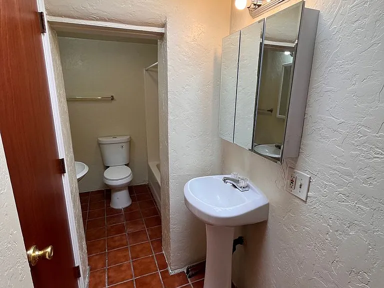 3130 W Rock Hill Rd — Photo 21