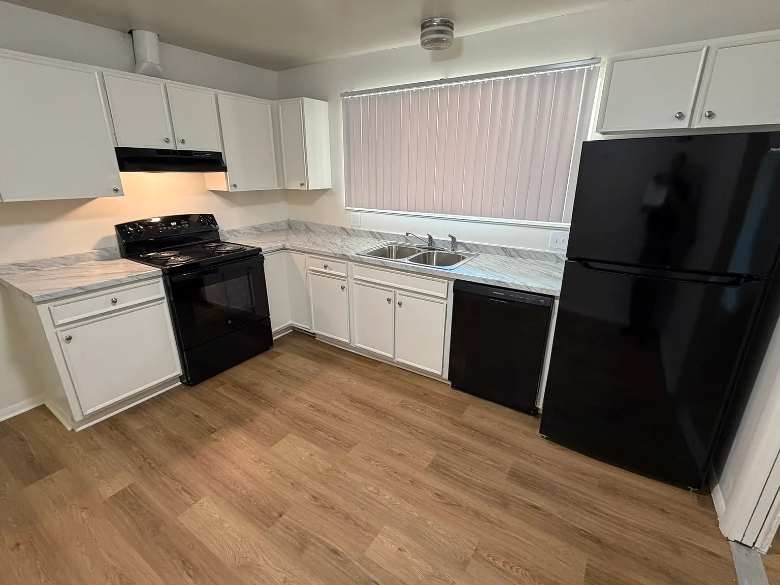 2 bed, 1.5 bath, 1702 sqft, $1,895 — Photo 1