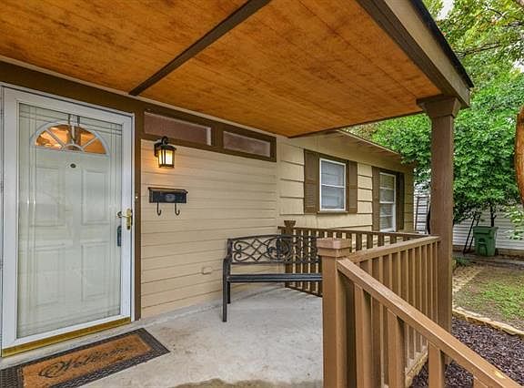 2nd image of 1807 Jackson Dr