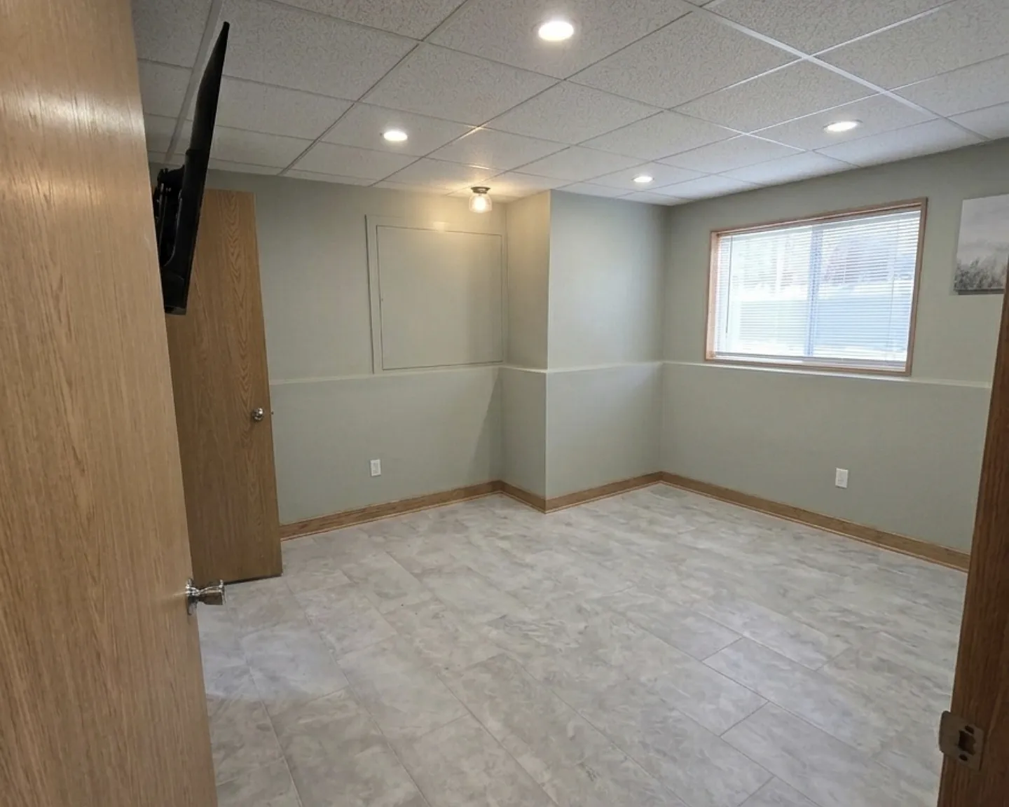6 bed, 3.5 bath, 2200 sqft, $4,551 — Photo 3