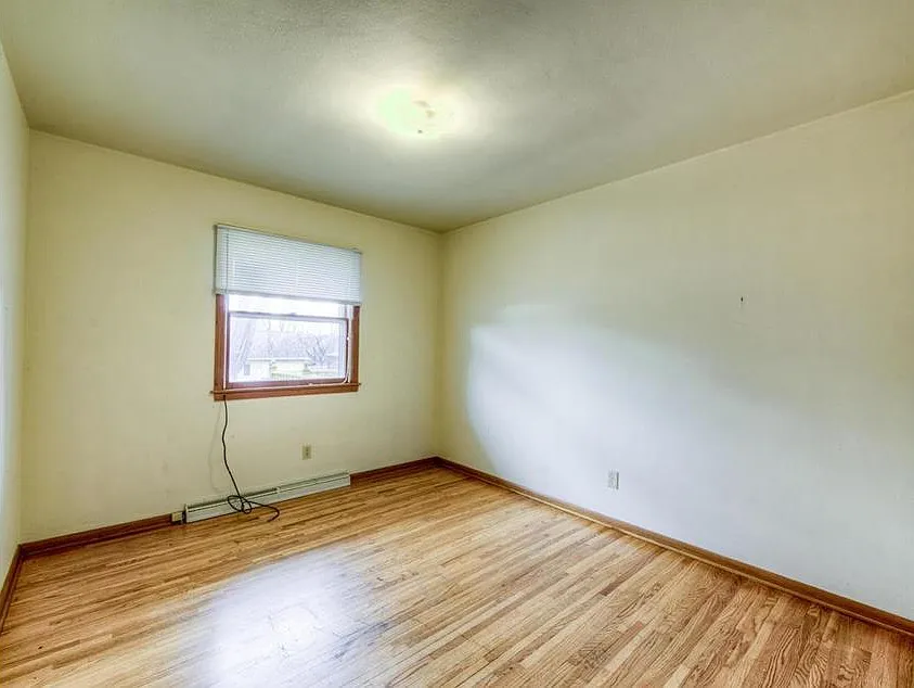 4 bed, 2039 sqft, $700 — Photo 2