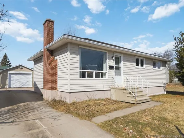 206 McKenzie Ave, Moncton, NB E1C 7Z3