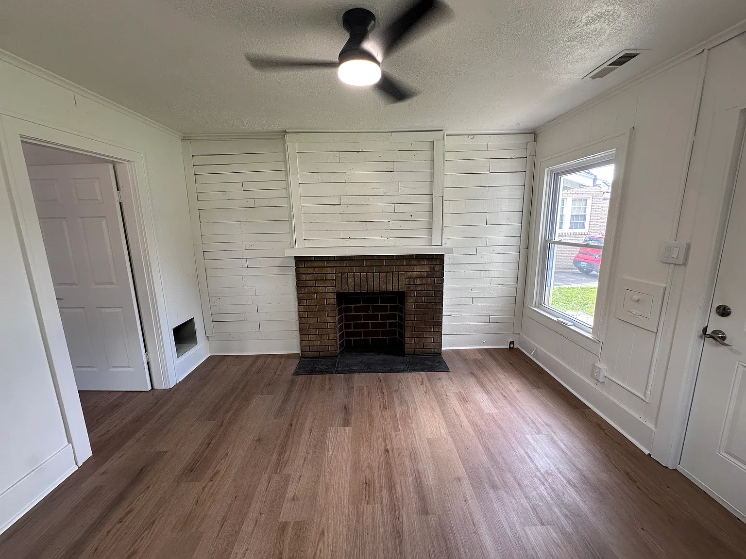 2 bed, $1,000 — Photo 2