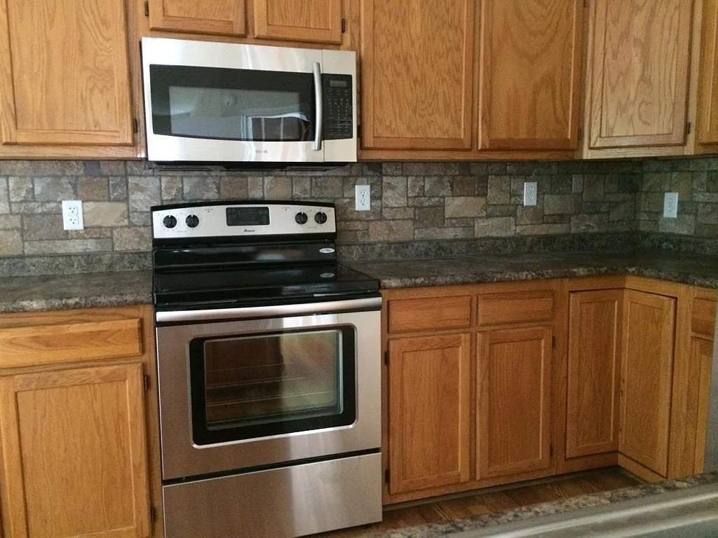4 bed, 2.5 bath, 2842 sqft, $3,225 — Photo 4