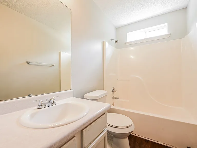 5028 Kens Ct — Photo 16