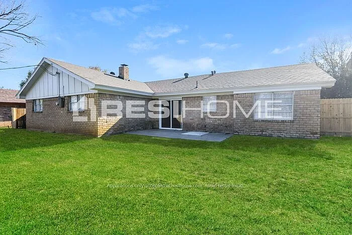 1304 Lyric Dr — Photo 12