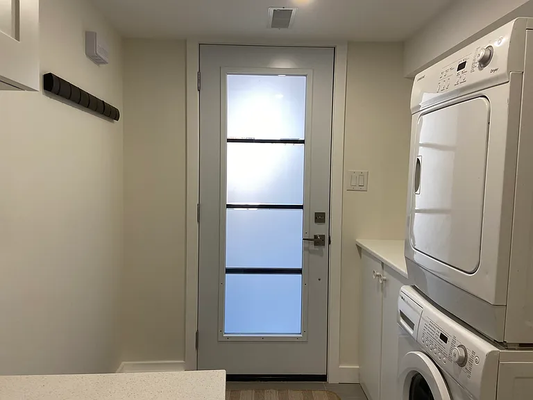 671 Crawford St #BASEMENT — Photo 6