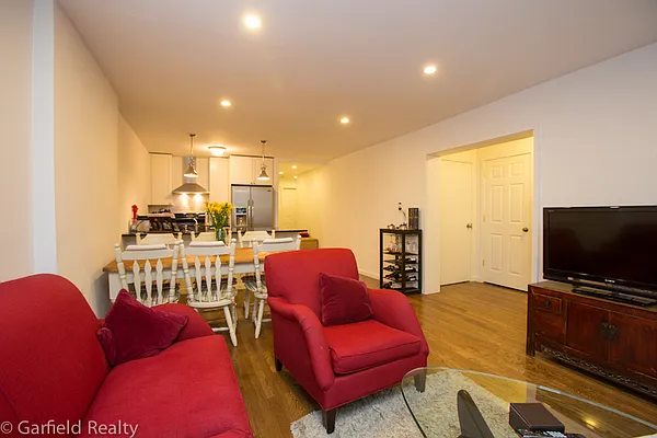 Rented by Garfield Realty  | media 21