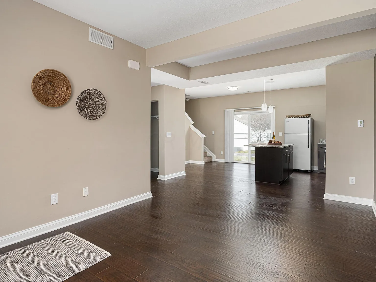 2 bed, 1199 sqft, $1,975 — Photo 3