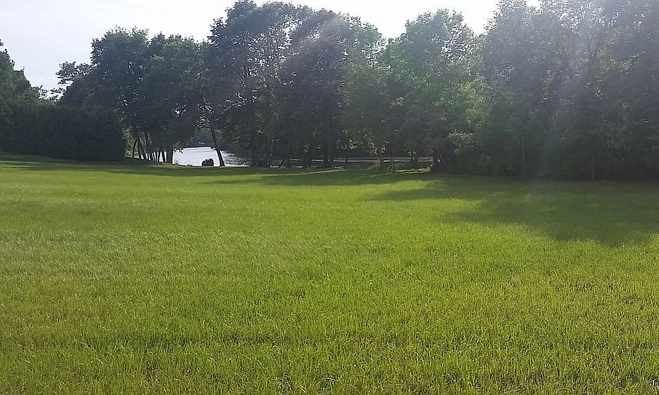 1st image of 517 River Dr