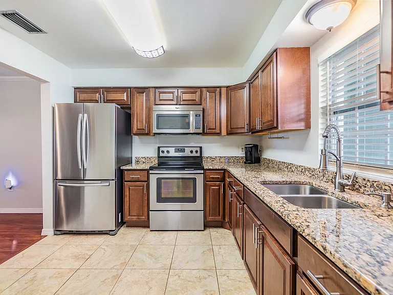 701 Poinsettia Rd #306 — Photo 7