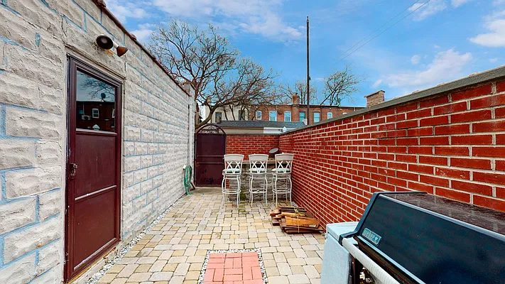 Sold by Capri Jet Realty Corp | media 36