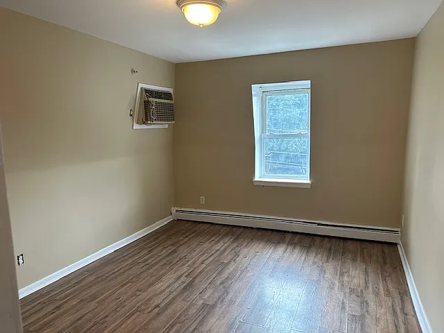 4 bed, 2.5 bath, 1500 sqft, $4,200 — Photo 4